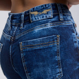 WD460 women Slim-Fit jeans with subtle wash and cool rivets