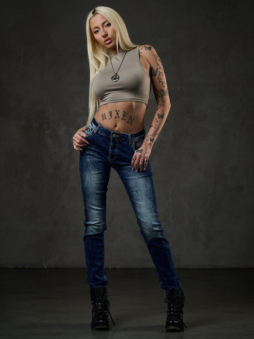 WD460 women Slim-Fit jeans with subtle wash and cool rivets