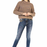 WD462 Women Slim-Fit jeans with trendy decorative stitching