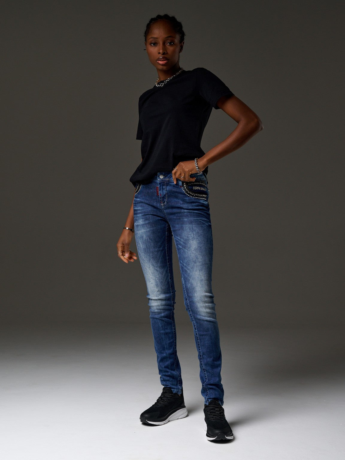WD466 Women Slim-Fit Jeans with cool rivets