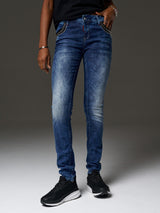 WD466 Women Slim-Fit Jeans with cool rivets