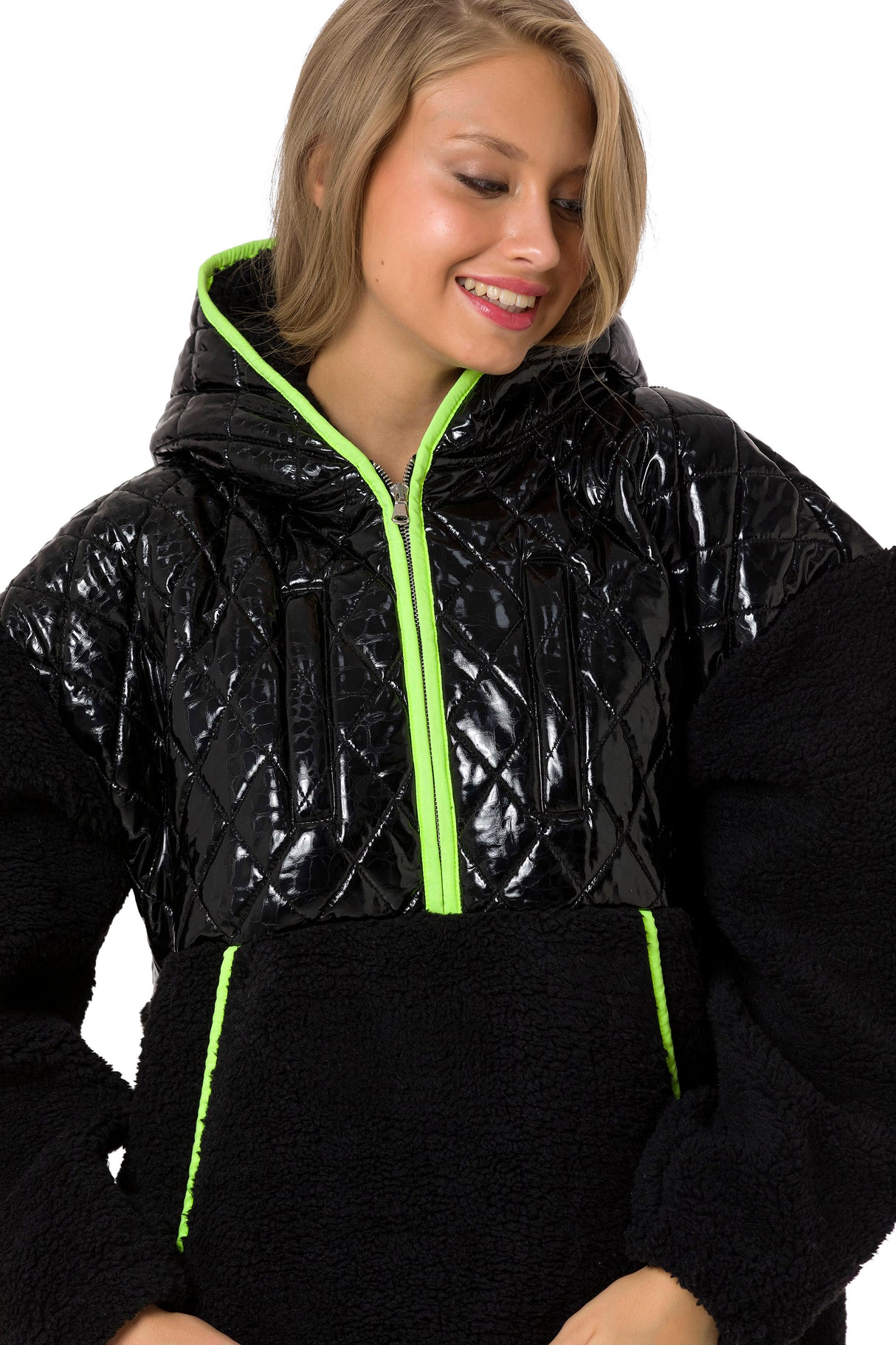 WL333 Sociedad con capucha para mujeres con un elemento de acolchado brillante