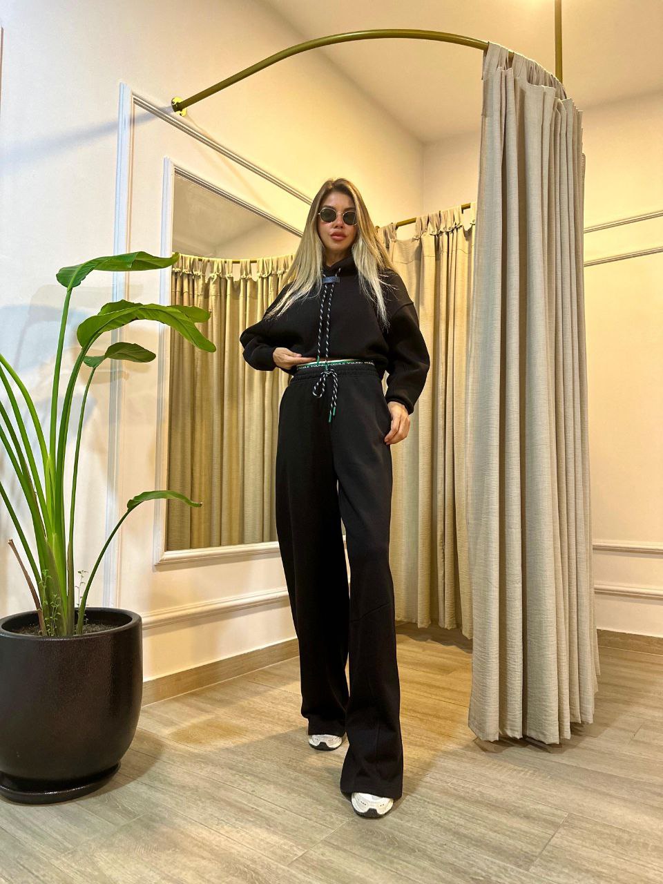 BLACK / S
