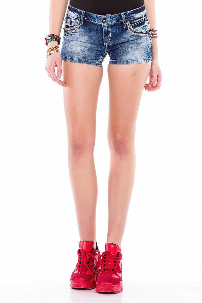 WK150 Damen Short in coolem Design mit Stickerei auf Gesäßtaschen - Cipo and Baxx